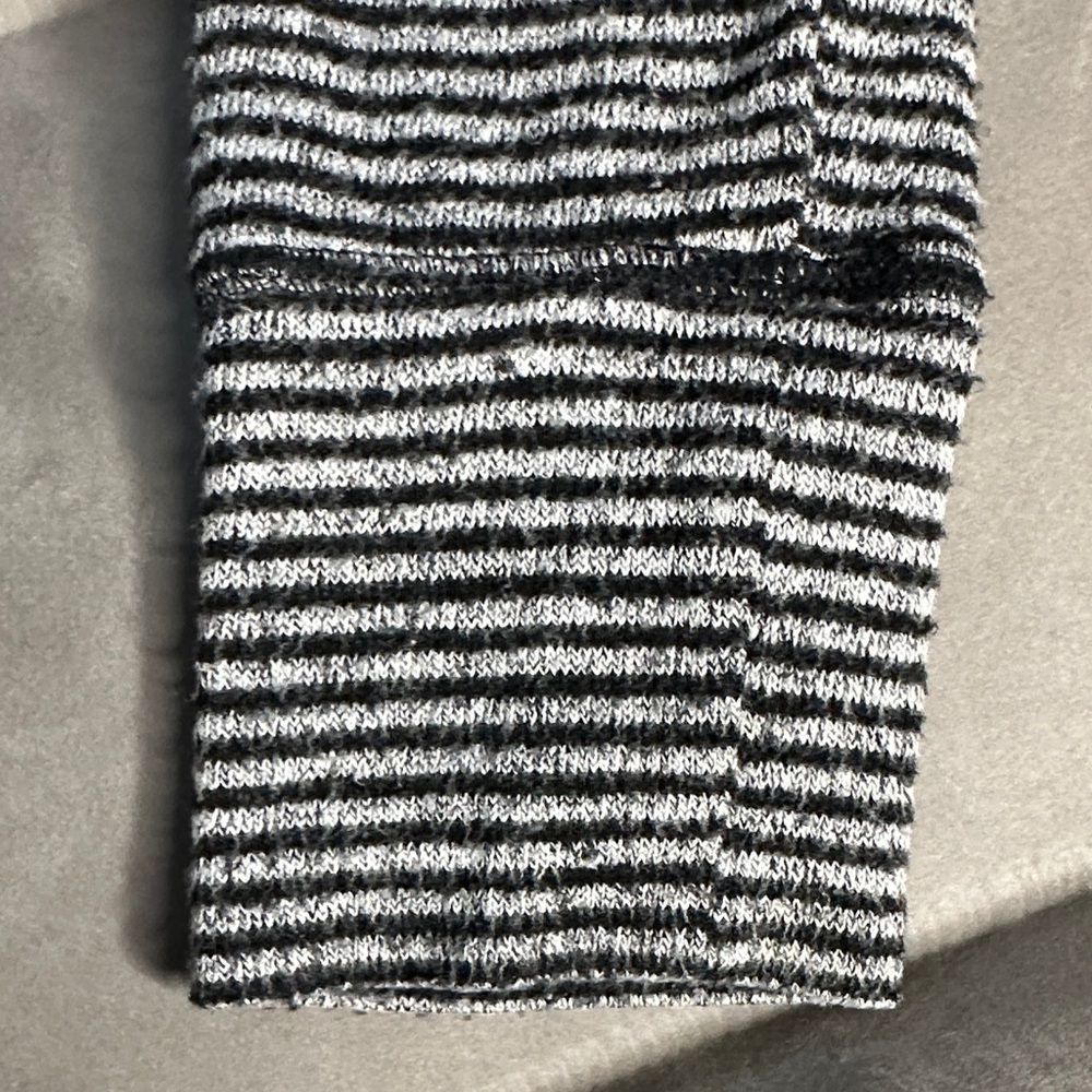 Abercrombie & Fitch Black and White Striped‎ Cardigan - Picture 4 of 7